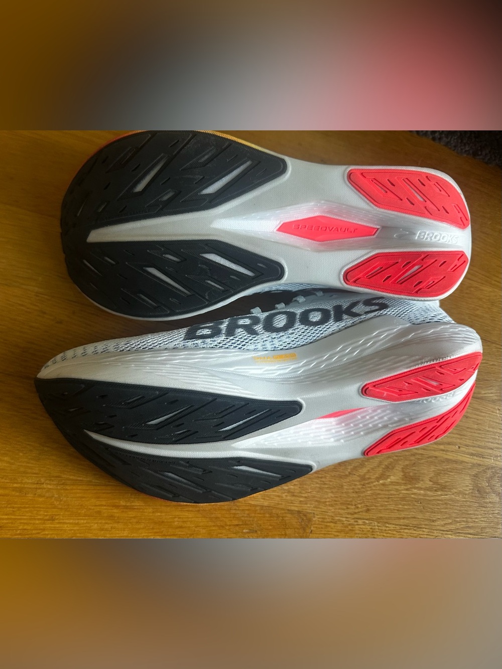Brooks Hyperion Max 2 - Size US 10/EU 42/UK 8 - Picture 5 of 8